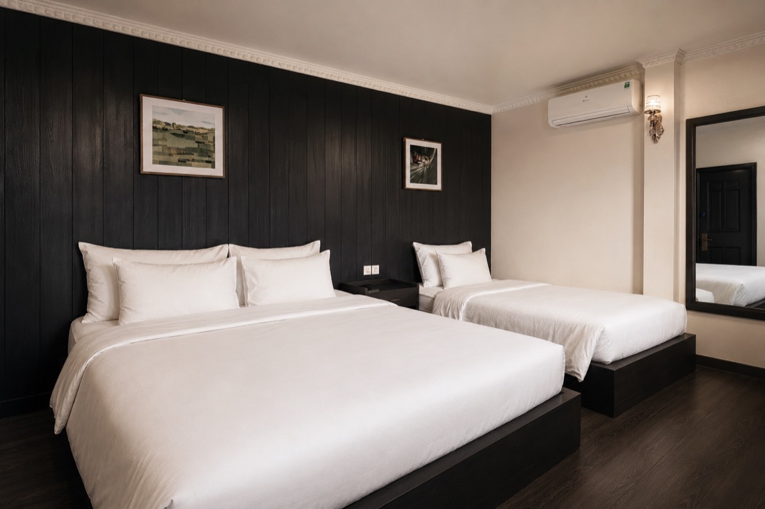 Family Mountain View room — a 1.8 m double bed beside a 1.2 m single